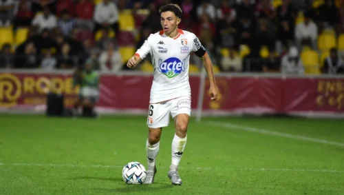 suivez en direct la mi-temps du match amiens-laval, score 0-0, pour la 20ème journée de ligue 2. analyse et temps forts en temps réel.