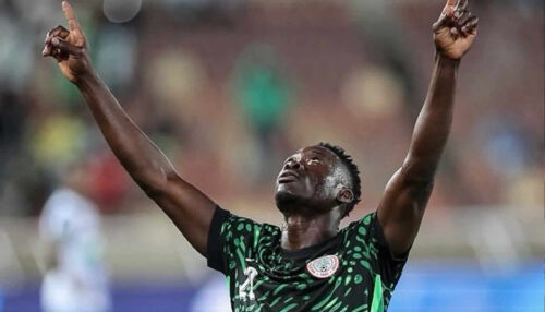 découvrez le but spectaculaire d'akor adams qui entre dans le top 5 des meilleurs buts de la caf. revivez ce moment exceptionnel du football africain.