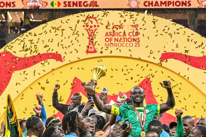 découvrez les échanges marquants entre les arbitres et sadio mané suite à la finale de la can 2025, moments de tension et de respect sur le terrain.