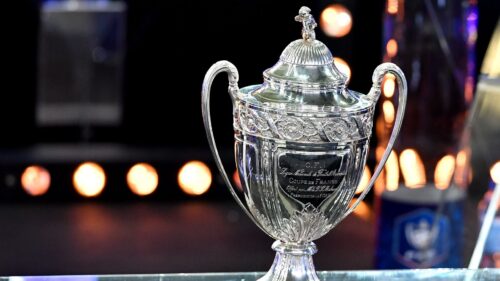 découvrez la liste des équipes qualifiées pour les huitièmes de finale de la coupe de france et suivez leur parcours dans cette compétition prestigieuse.