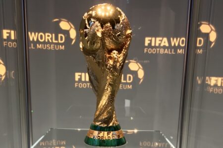 découvrez l'historique des finales perdues à domicile par les grandes nations du football, un aperçu des moments marquants et des émotions intenses vécues devant leur public.