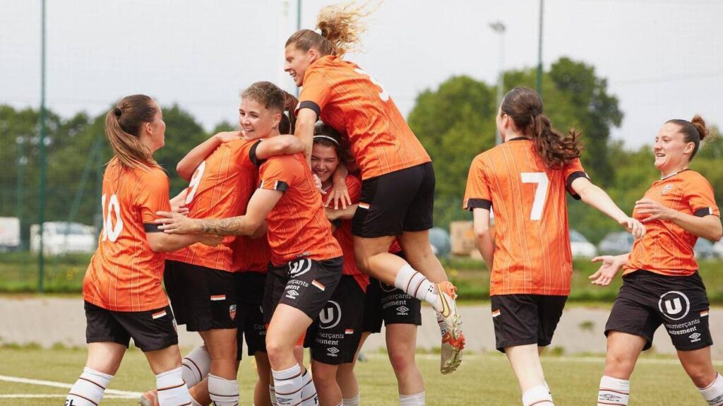 lorient s'impose avec maîtrise face à roubaix lors d'un match intense en d3 féminine, affirmant sa domination sur le terrain.