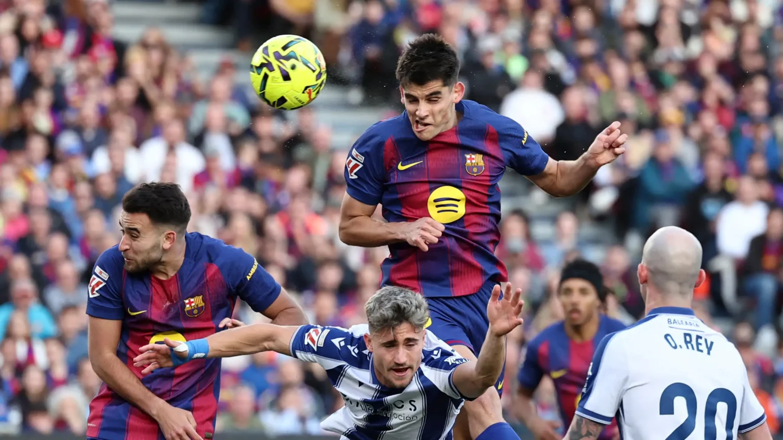 Les joueurs du FC Barcelone célèbrent leur victoire contre Levante en Liga