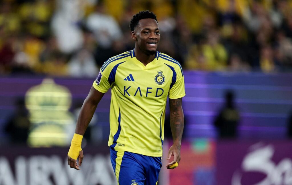 découvrez l'histoire d'un joueur de l'équipe de france qui a semé la confusion et s'est retrouvé proche du lynchage par ses coéquipiers lors d'une situation explosive.