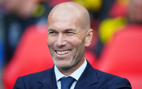 succession deschamps : christophe riolo dévoile son favori pour prendre la relève, excluant zinedine zidane.