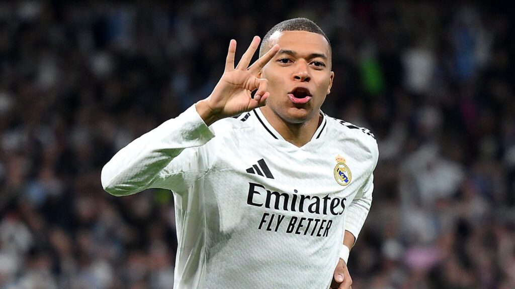 Kylian Mbappé avec le Real Madrid avant un match contre Manchester City
