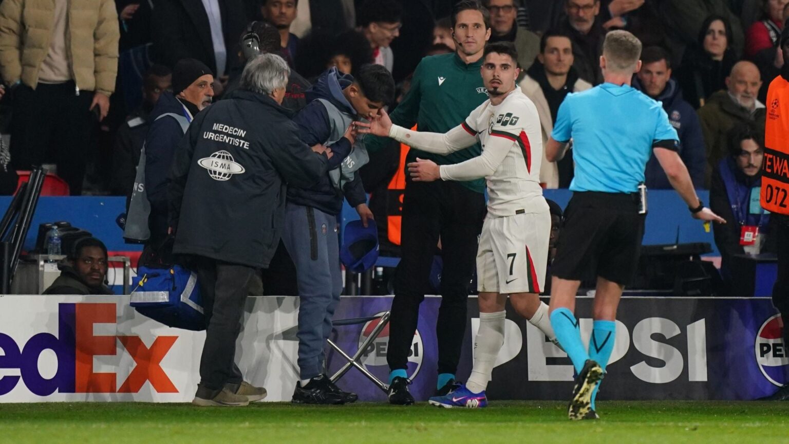 Pedro Neto au cœur d’une polémique lors du match PSG contre Chelsea