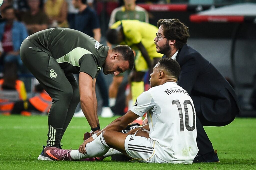 Kylian Mbappé blessé sous le maillot du Real Madrid