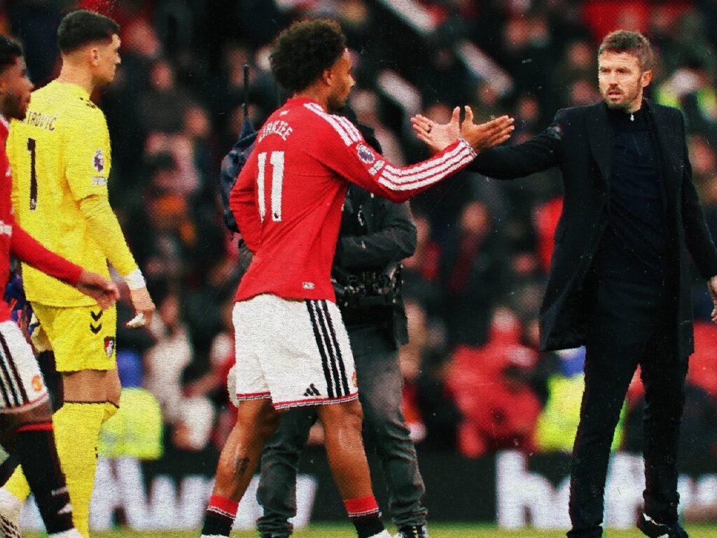 Les joueurs de Manchester United sous les sifflets des supporters à Old Trafford après la défaite contre Bournemouth.